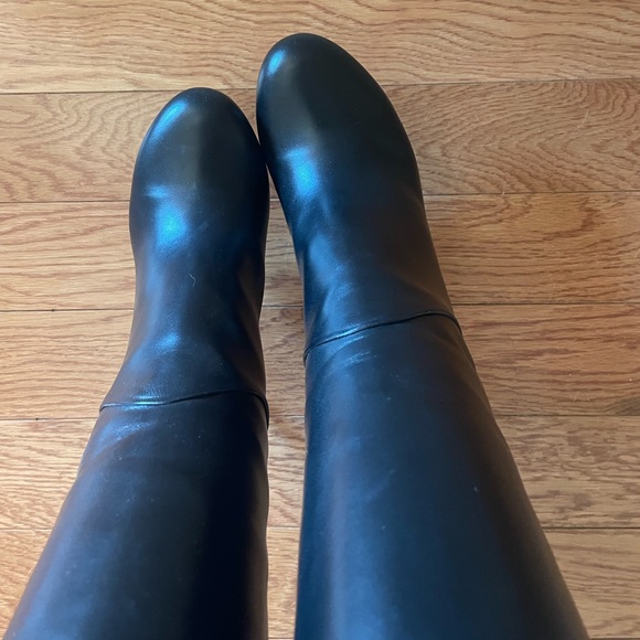 Perfect condition! Never worn and still in the original box - Picture 9 of 12